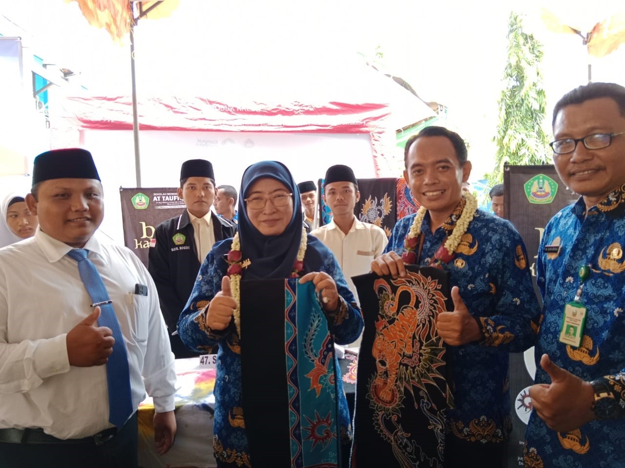 SISWA SMK AT TAUFIQIYAH MERIAHKAN ACARA MKKS SMK SWASTA SE KABUPATEN SUMENEP